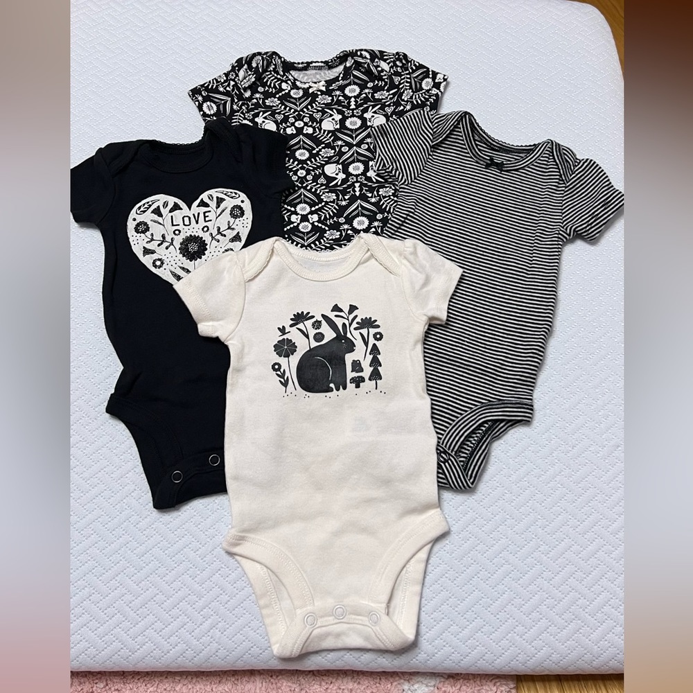 black and white onesies size NB
